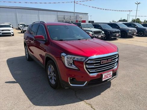 Used 2023 GMC Terrain SLT w/ LPO, Floor Liner Package FWD image 8
