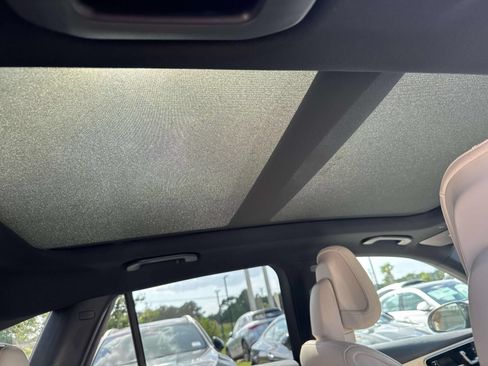 Used 2025 Mercedes-Benz GLC 300 4MATIC image 10