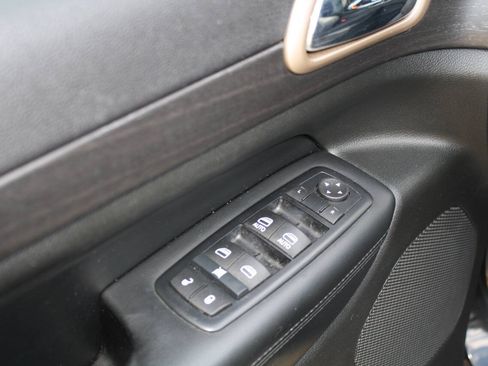 Used 2015 Jeep Grand Cherokee Altitude AWD/4WD image 14
