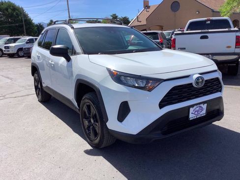 Used 2021 Toyota RAV4 LE AWD/4WD image 3