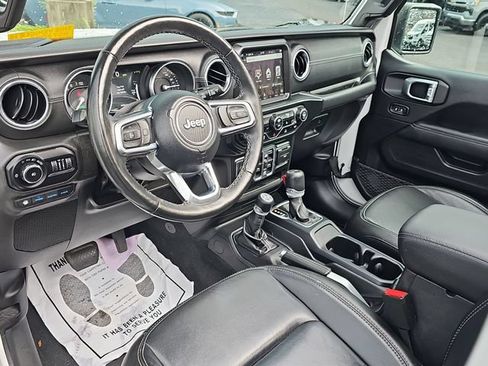 Used 2022 Jeep Wrangler Unlimited Sahara w/ Cold Weather Group AWD/4WD image 17