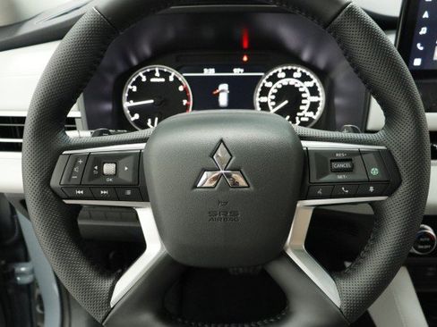 New 2026 Mitsubishi Outlander SE FWD image 8