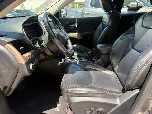 Used 2018 Jeep Cherokee Limited w/ Trailer Tow Group AWD/4WD image 10