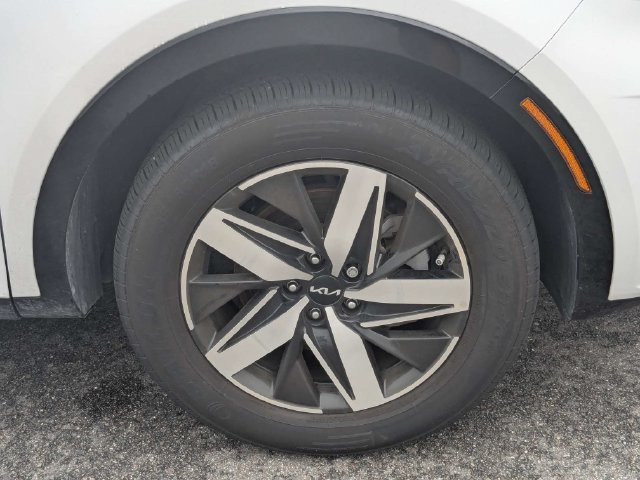 Used 2023 Kia Sorento EX w/ Panoramic Sunroof Package FWD image 11