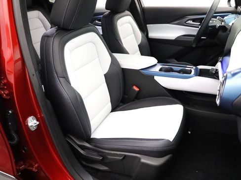 Certified 2025 Chevrolet Equinox EV LT w/ LPO, All-Weather Mat Package FWD image 18