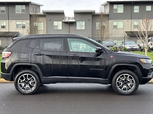 Used 2024 Jeep Compass Trailhawk image 2