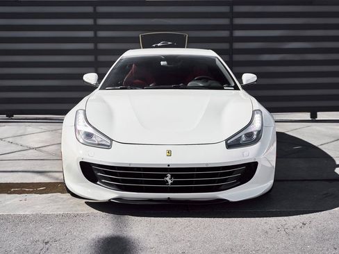Used 2019 Ferrari GTC4Lusso image 14