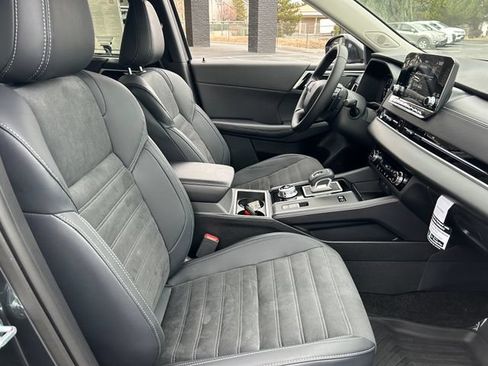 Used 2025 Mitsubishi Outlander SE AWD/4WD image 38