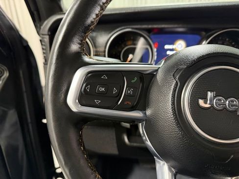 Used 2022 Jeep Wrangler Unlimited Sahara image 17