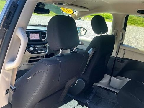 Used 2023 Chrysler Voyager LX FWD image 34