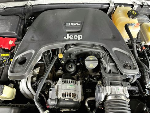 Used 2019 Jeep Wrangler Unlimited Sport S AWD/4WD image 31