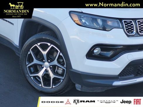 Used 2024 Jeep Compass Limited AWD/4WD image 3