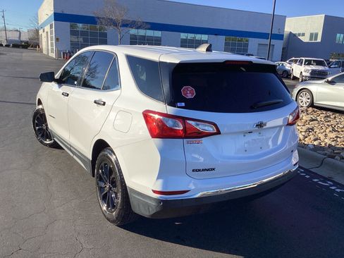 Used 2020 Chevrolet Equinox LT image 2