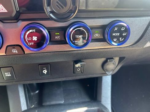 Used 2017 Toyota Tacoma TRD Off-Road w/ Tow Package (A/T) AWD/4WD image 13