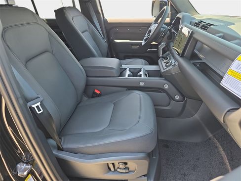 New 2025 Land Rover Defender 110 V8 image 10