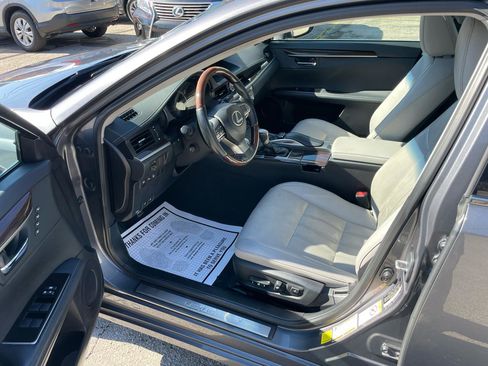 Used 2016 Lexus ES 350 w/ Luxury Package w/Wood Trim image 12