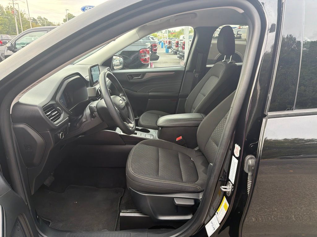Used 2025 Ford Escape Active FWD image 13