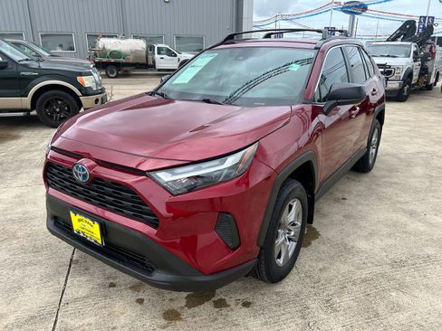 Used 2024 Toyota RAV4 LE AWD/4WD image 7