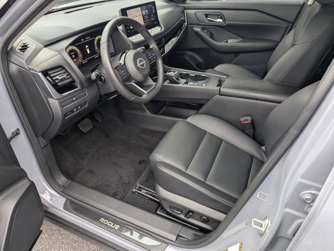 Used 2024 Nissan Rogue SL w/ SL Premium Package image 9