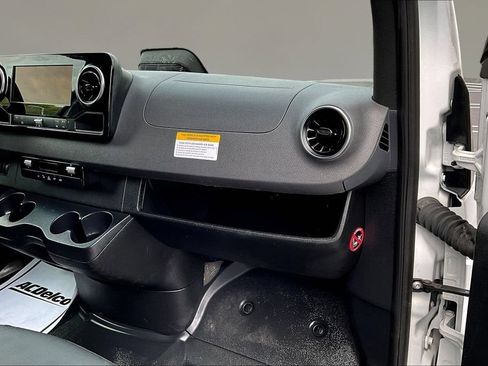 Used 2025 Mercedes-Benz Sprinter 2500 image 20