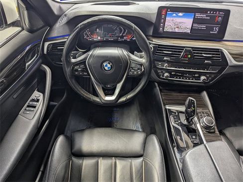 Used 2022 BMW 530i w/ Premium Package image 7