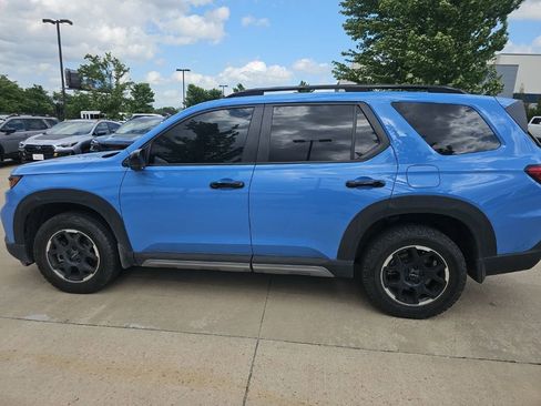 Used 2025 Honda Pilot TrailSport image 8