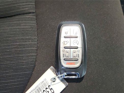Used 2023 Chrysler Voyager LX FWD image 28