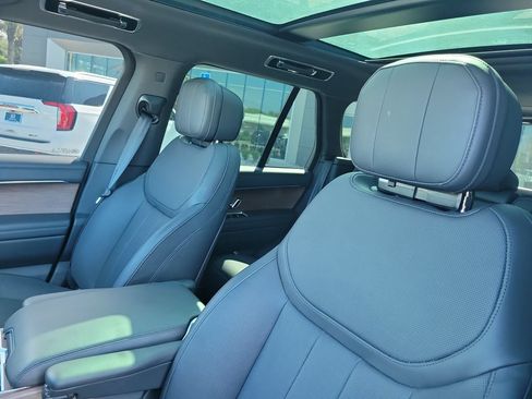 Certified 2025 Land Rover Range Rover SE AWD/4WD image 26