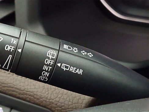 Used 2021 GMC Yukon Denali w/ Denali Premium Package image 28