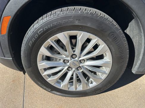 Certified 2024 Cadillac XT4 Luxury w/ Cold Weather Package image 9