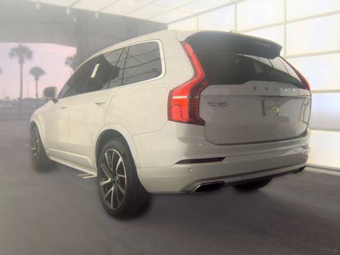 Used 2021 Volvo XC90 T6 Momentum w/ Advanced Package AWD/4WD image 2