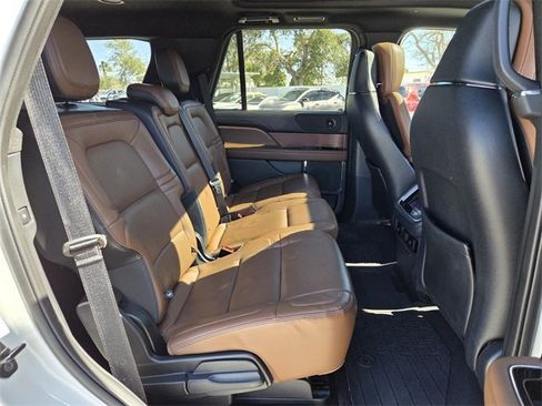 Used 2022 Lincoln Navigator Reserve image 21