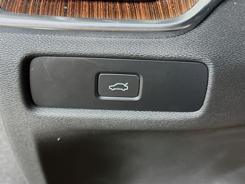 Used 2023 Volvo S60 B5 Plus FWD image 17