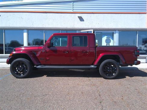 Used 2021 Jeep Gladiator Overland AWD/4WD image 2