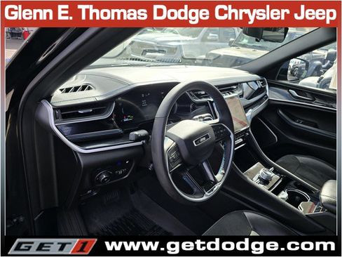 Used 2022 Jeep Grand Cherokee Trailhawk w/ Luxury Tech Group III image 13