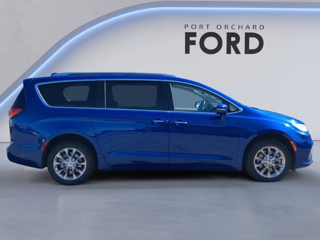Used 2021 Chrysler Pacifica Touring-L AWD/4WD image 8