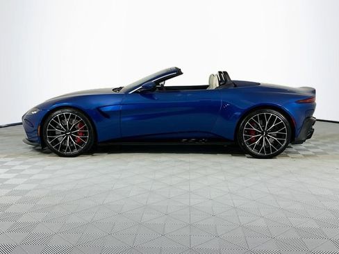 Used 2022 Aston Martin V8 Vantage Roadster RWD image 17