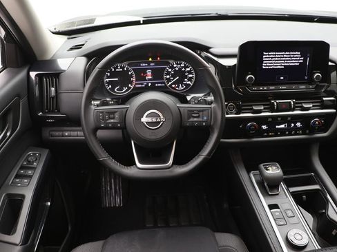 Used 2024 Nissan Pathfinder SV image 12