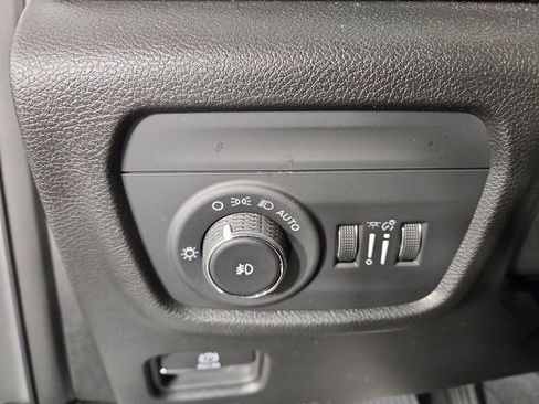 Used 2022 Jeep Grand Cherokee Limited image 29