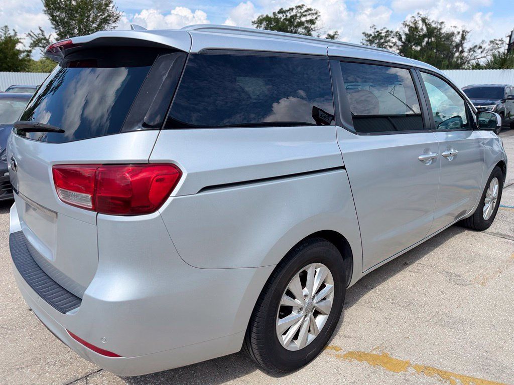 Used 2017 Kia Sedona LX w/ LX Essentials Premium Package FWD image 5