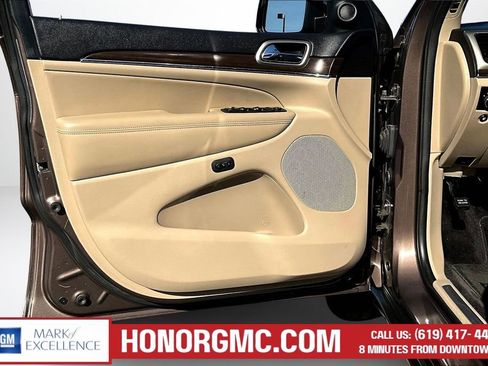 Used 2017 Jeep Grand Cherokee Limited image 20