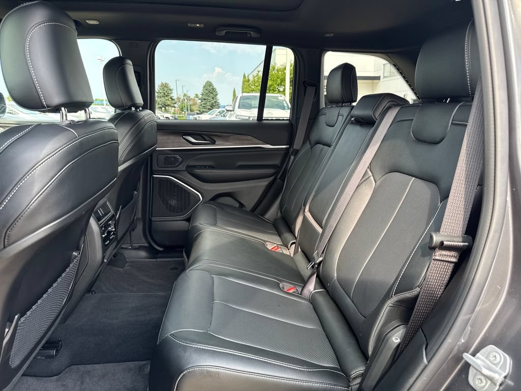 Used 2026 Jeep Grand Cherokee Limited AWD/4WD image 31