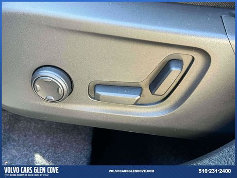 Certified 2025 Volvo XC40 B5 Plus w/ Climate Package image 18