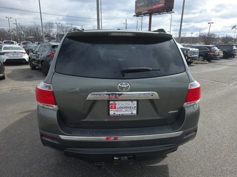 Used 2011 Toyota Highlander SE w/ Tow Pkg image 6