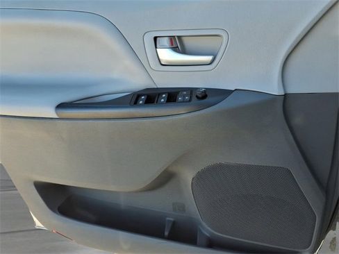 Used 2017 Toyota Sienna LE image 17