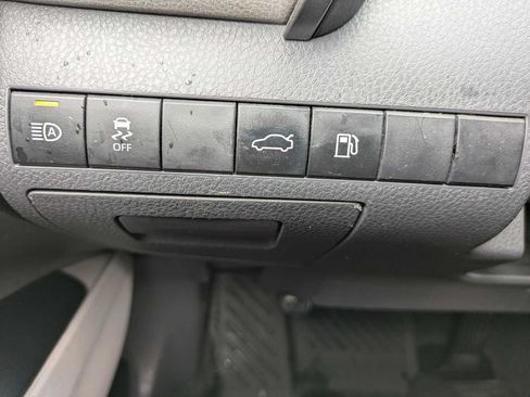 Used 2018 Toyota Camry LE FWD image 14
