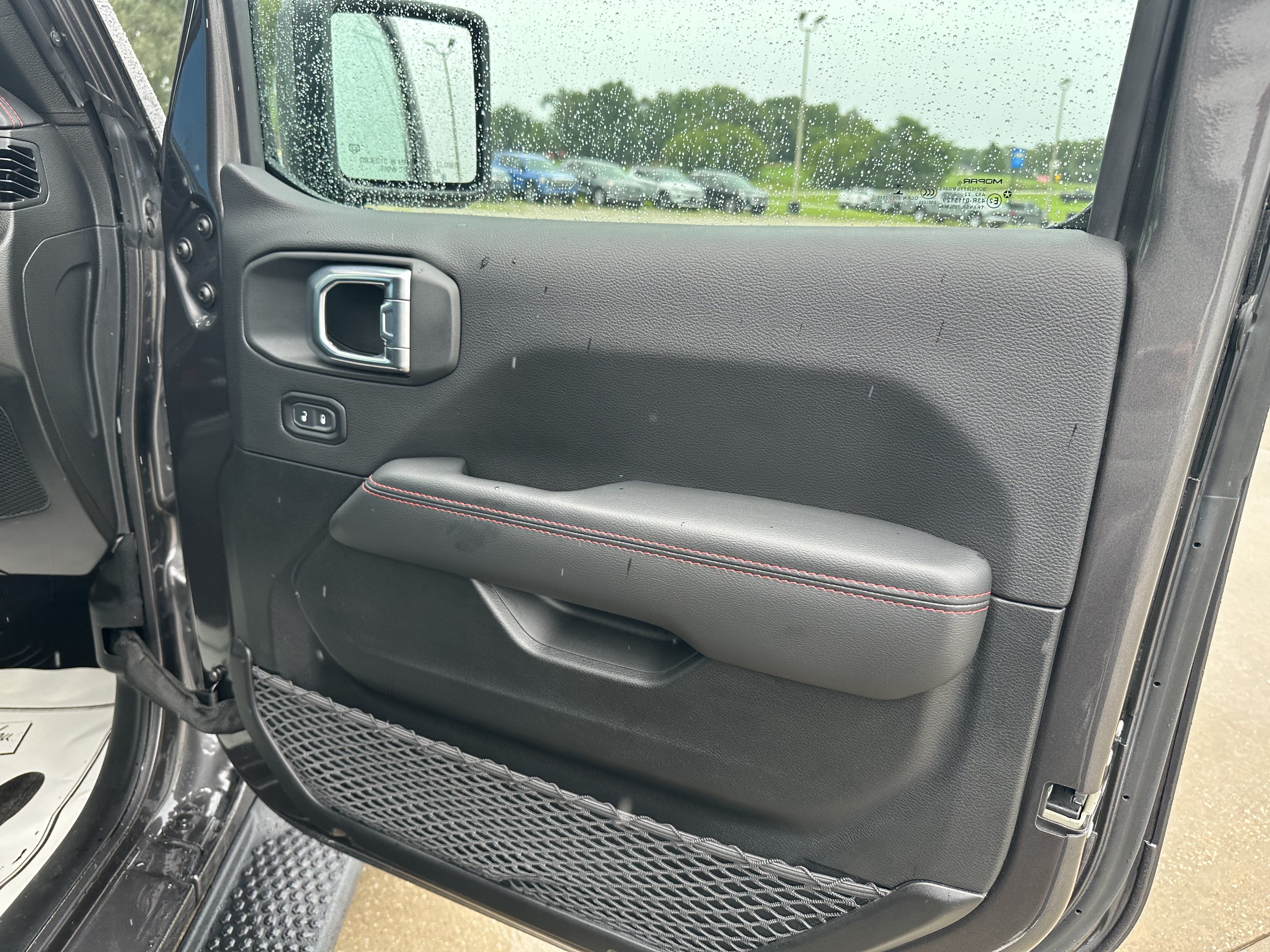 Used 2023 Jeep Wrangler Unlimited Rubicon w/ Cold Weather Group AWD/4WD image 37
