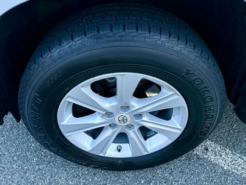 Used 2012 Toyota Highlander SE image 20