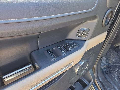 Used 2024 Ford Expedition Limited image 16