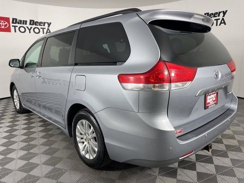 Used 2013 Toyota Sienna XLE image 24